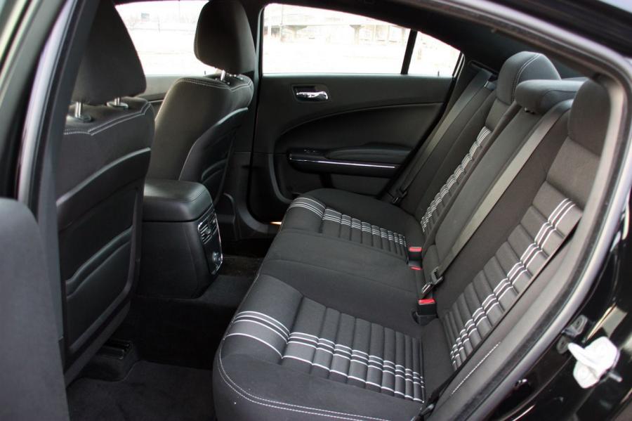  Dodge Charger SRT8 Super Bee 2013 года  (фото 11 из 30)
